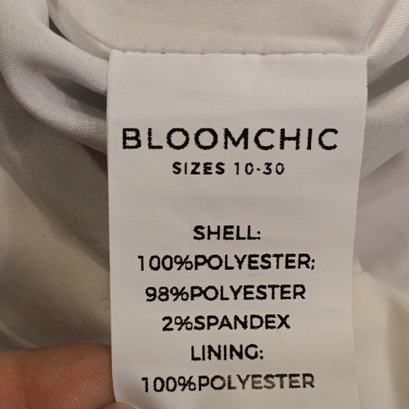 NWT. BloomChic White/Blue Tropical Leaf Print and White Cami Romper Side Tie - Picture 7 of 12